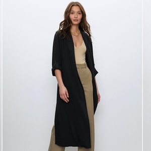 🎁NEW WITH TAGS -Aritzia Babaton kahlo robe black